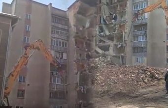 В Атаках идет снос поврежденного дома