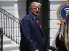 Трамп ответил на обвинения в расизме предложением покинуть США