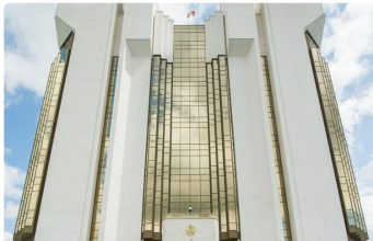 Президент вручил высокие государственные награды