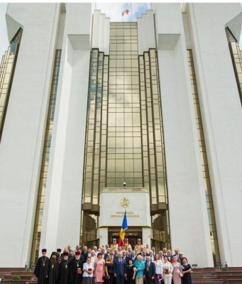 Президент вручил высокие государственные награды