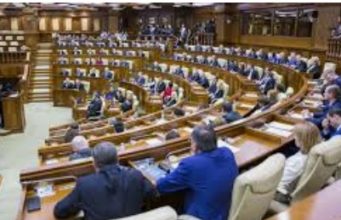 Парламент Молдовы проголосовал за отмену смешанной избирательной системы