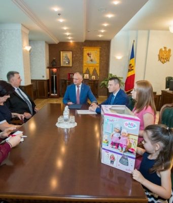 Президент встретился с бывшими узниками талибов