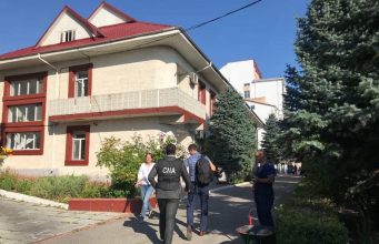 Четверг в Молдове начался с обысков