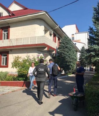 Четверг в Молдове начался с обысков