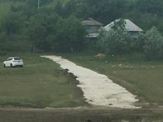 В Сынжерейском районе „афганцы” проложили дорогу к дому отца их погибшего товарища