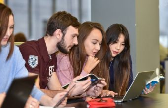 Более 100 тысяч иностранцев подали заявки в вузы России