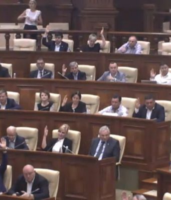 Назначение Харунжена признали незаконным