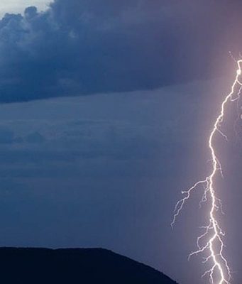 Погода в Молдове на вторник – где громыхнет, а где припечет гроза молния