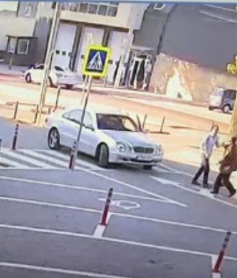 На Буюканах неадекватный водитель избил охранника торгового центра