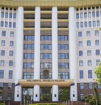 Парламент может провести внеочередное заседание