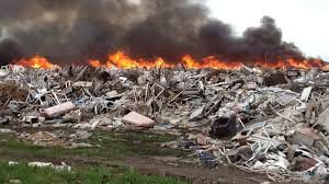 Свалка в селе Гратиешты горит уже две недели, люди покидают село из-за невыносимого запаха