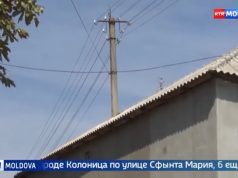 Опасное соседство – в Колонице возвели дом вокруг столба ЛЭП