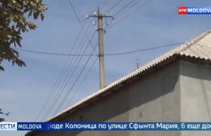 Опасное соседство – в Колонице возвели дом вокруг столба ЛЭП