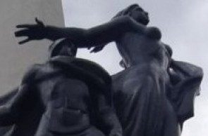 Фракция Социалистов обновила памятник в честь освобождения от фашистской оккупации