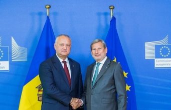 Игорь Додон встретился с Йоханнесом Ханом