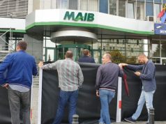 MAIB не хочет платить клиентам, чьих счета обчистили воры – граждане вышли на протест