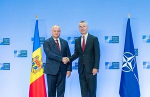 Додон встретился со Столтенбергом в Брюсселе