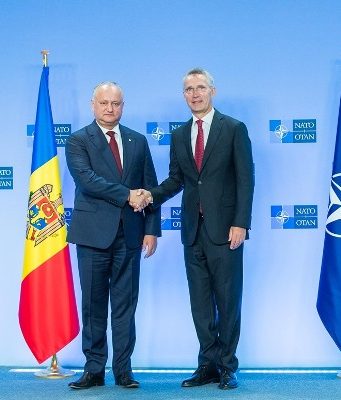 Додон встретился со Столтенбергом в Брюсселе