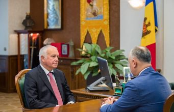 Додон встретился с Александром Раром