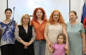 В Кишинев открыта выставка Арт-студии «Семь цветов счастья»