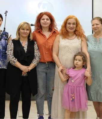 В Кишинев открыта выставка Арт-студии «Семь цветов счастья»