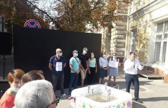 Кишиневцев успокоили: Зловоние в столице нервирует, но не убивает – стало известно, откуда вонь