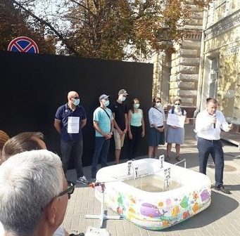 Кишиневцев успокоили: Зловоние в столице нервирует, но не убивает – стало известно, откуда вонь