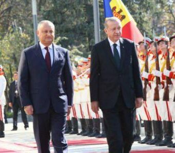 Игорь Додон намерен обсудить ситуацию с экстрадицией турецких учителей с Эрдоганом