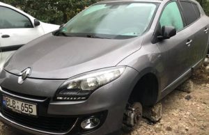 На Телецентре злоумышленники сняли колеса с припаркованного во дворе авто