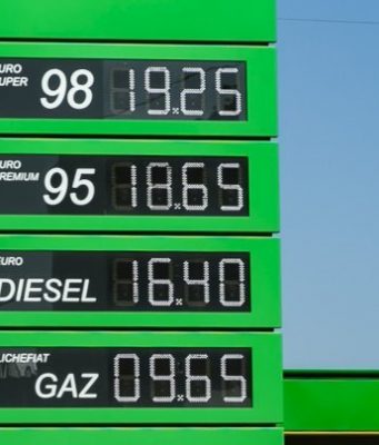 Цены на бензин и дизельное топливо снизились бензин