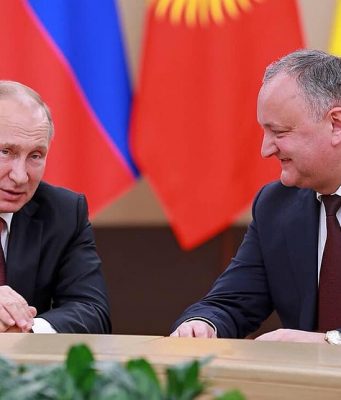 Президент Молдовы подарил Путину свое домашнее вино