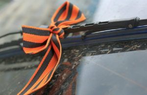 Из-за Георгиевской ленты гражданину Молдовы запретили въезд на Украину