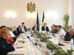 В ряде социальных учреждений кормят просрочкой