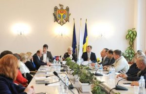 В ряде социальных учреждений кормят просрочкой