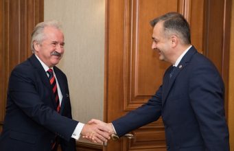 Премьер-министр Ион Кику встретился с Чрезвычайным и Полномочным Послом Турции Молдове Гюролом Сёкменсюером