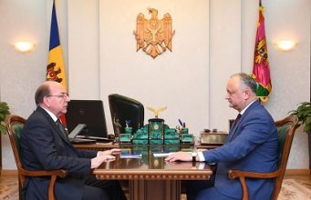 Президент Игорь Додон встретился с послом России в Молдове Олегом Васнецовым