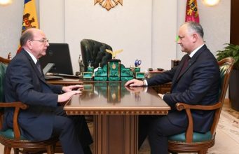 Глава государства провел встречу с послом России Олегом Васнецовым