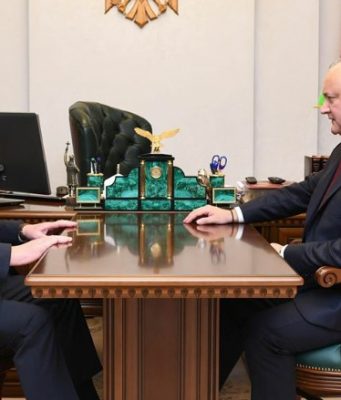 Глава государства провел встречу с послом России Олегом Васнецовым