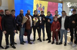 Бойца из клуба “ВОЕВОД” в Кишиневском аэропорту встретили аплодисментами (ВИДЕО)
