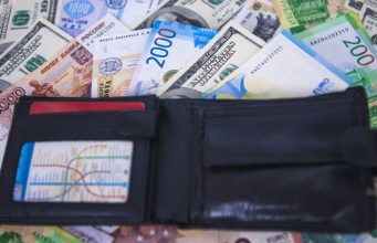 Курс валют на вторник: лей начал сдавать позиции