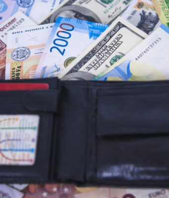 Курс валют на вторник: лей начал сдавать позиции