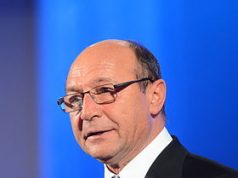 Бэсеску снова вмешивается в дела Молдовы