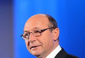 Бэсеску снова вмешивается в дела Молдовы