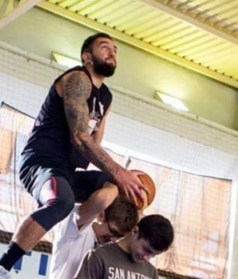 Баскетол-шоу: Данкер Алекс Захаров из Украины показал класс в Кишиневе