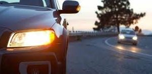 С 1 ноября по 31 марта включительно все водители страны обязаны при езде включать ближний свет фар