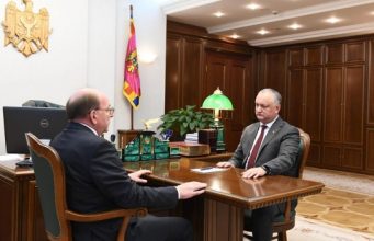 Додон снова встретился с послами США и России