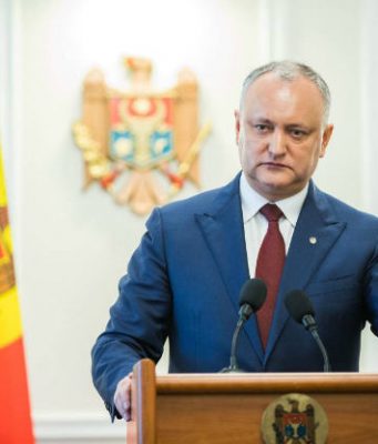 Додон летит в Молдову с партией вакцины Sputnik-V додон