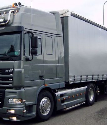 Десятки дальнобойщиков из Молдовы застряли на границе Италии и Словении фура