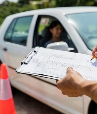 На испытательный срок: Получить водительские права в Молдове станет гораздо сложнее