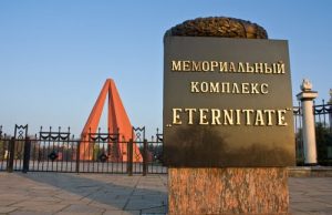 Новый случай вандализма на столичном мемориале “Вечность”